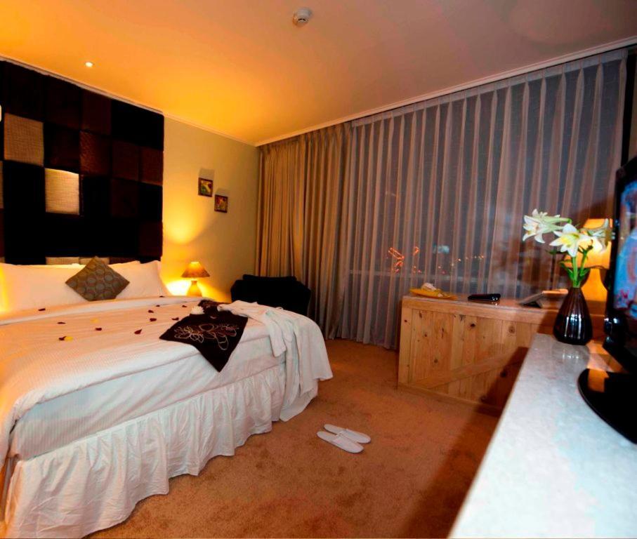 Chara Hotel Bandung Exterior photo