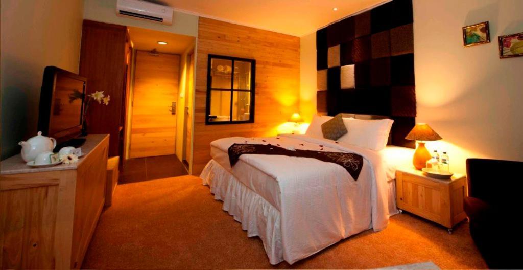 Chara Hotel Bandung Exterior photo