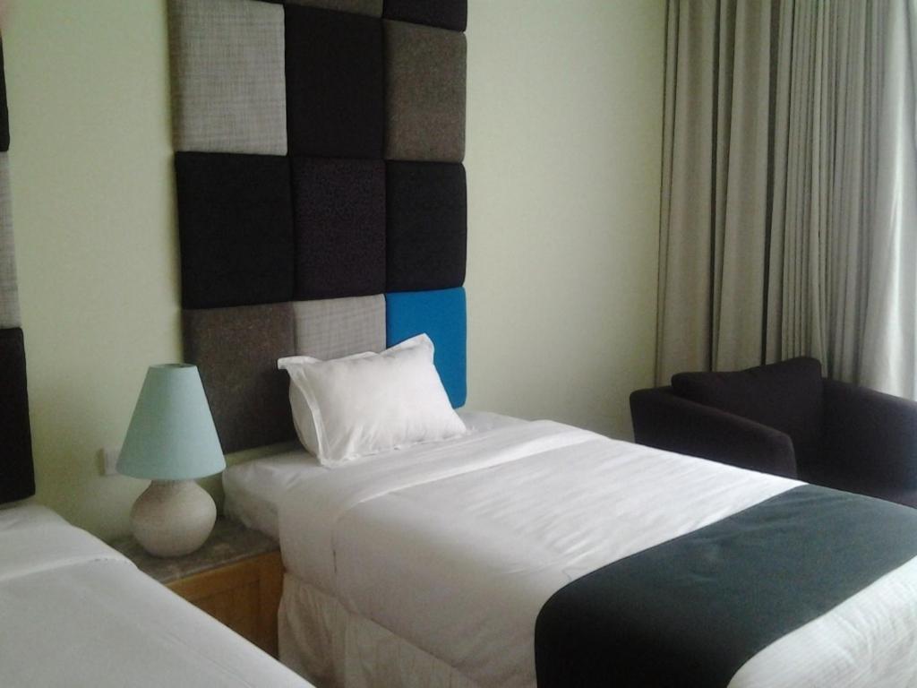 Chara Hotel Bandung Room photo