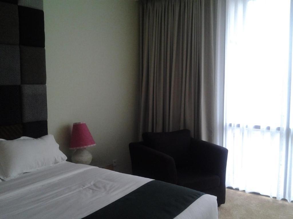 Chara Hotel Bandung Room photo