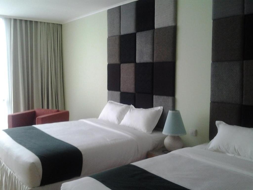 Chara Hotel Bandung Room photo