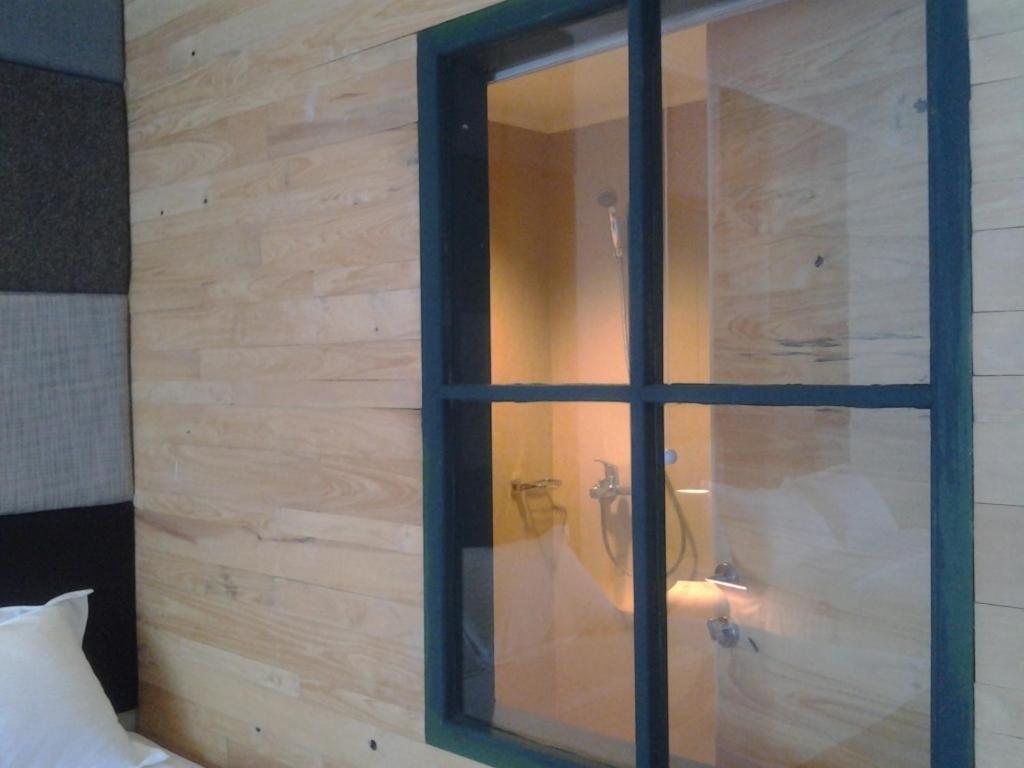 Chara Hotel Bandung Room photo