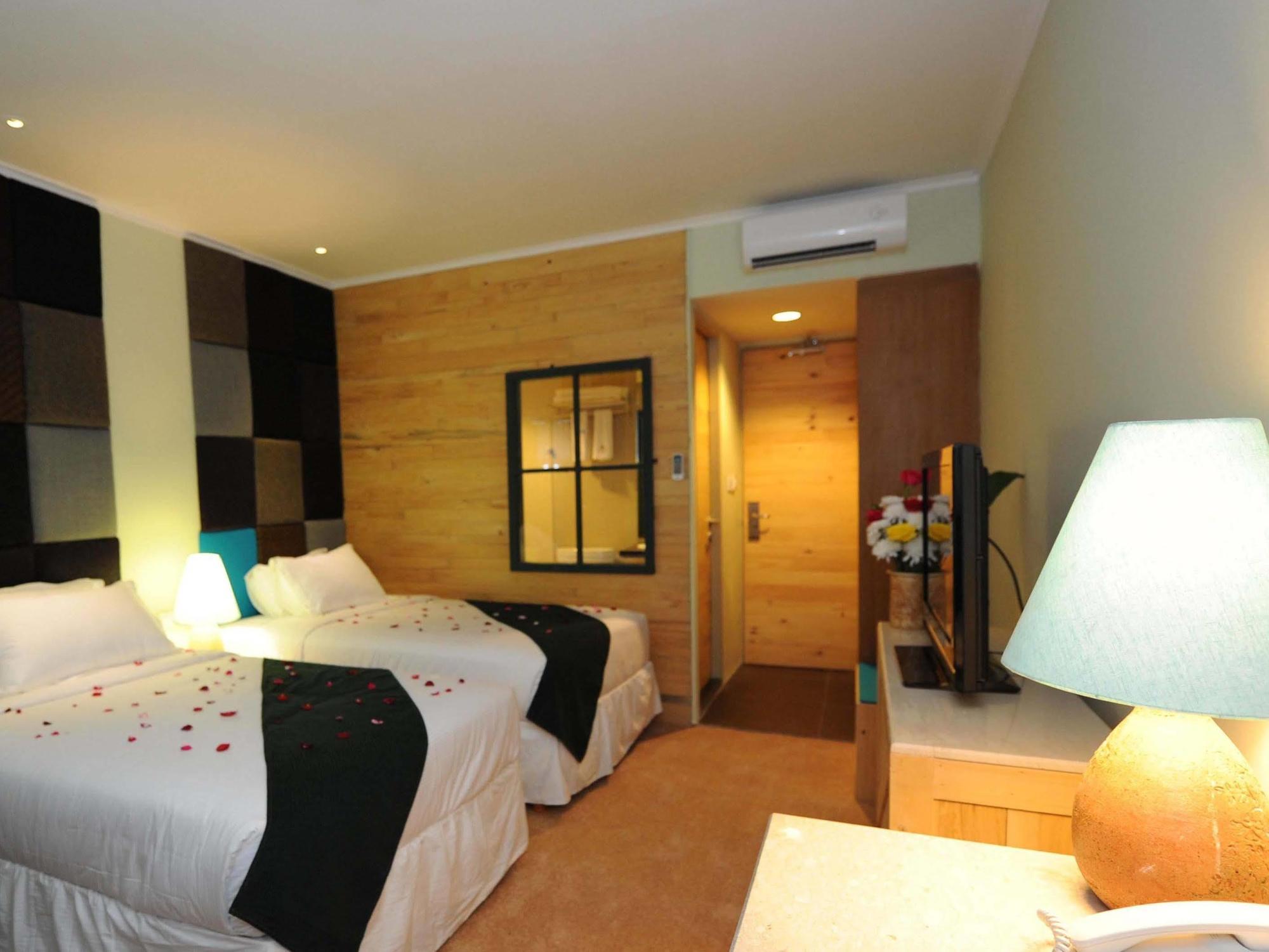 Chara Hotel Bandung Exterior photo