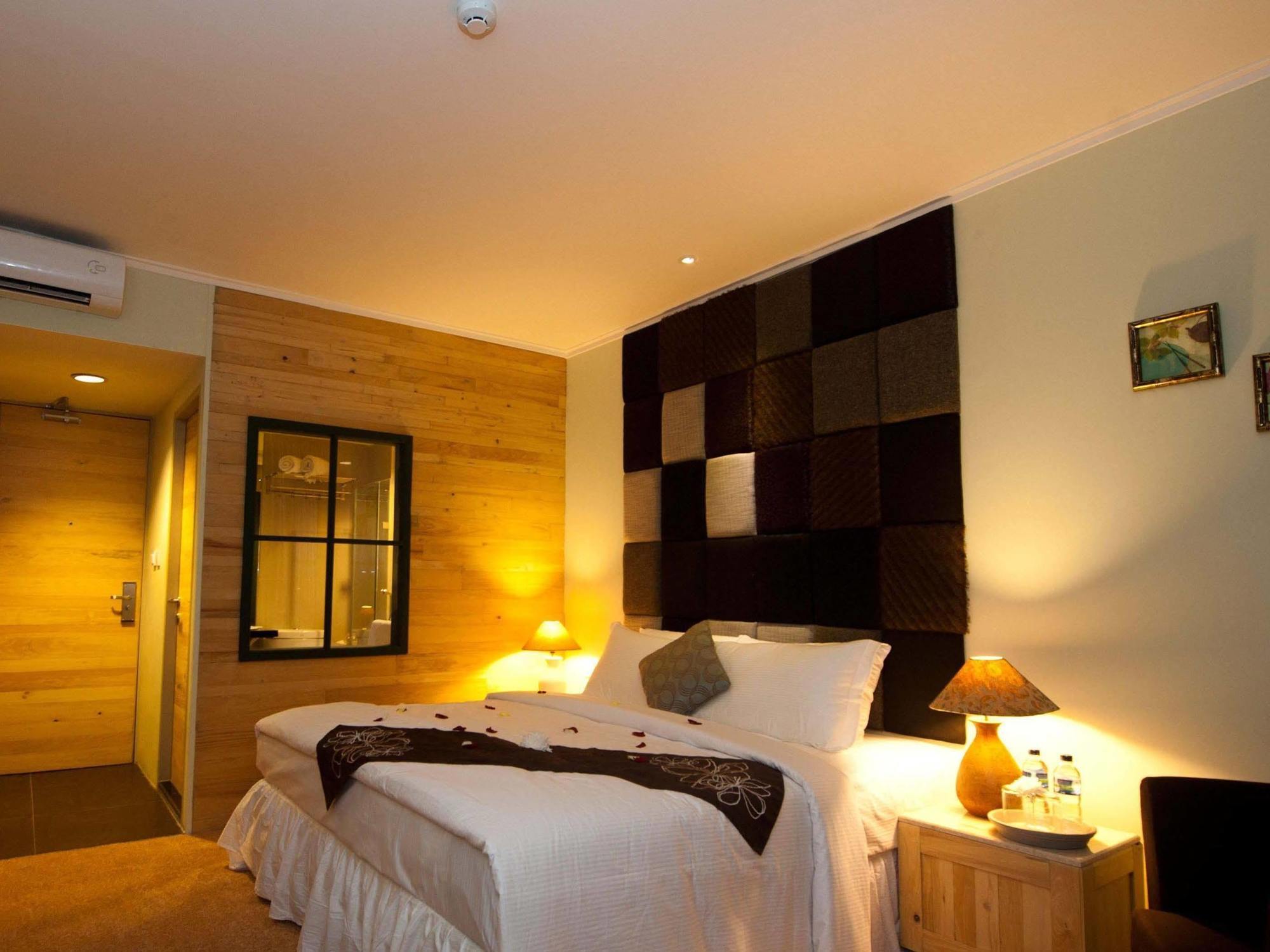 Chara Hotel Bandung Exterior photo